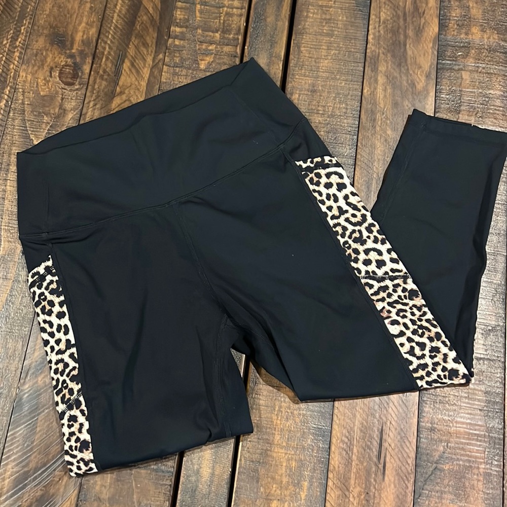 Super cute Zyia capris with pockets!